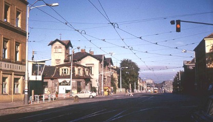 Budovy na rohu dnešní křižovatky ulic Pelléova a Milady Horákové před demolicí, 1974, zdroj: Lordship a.s.